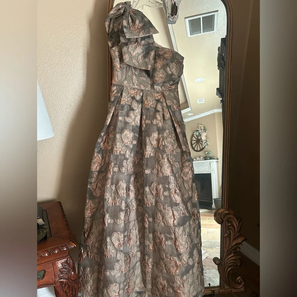 Donna Karan Metallic Floral One-Shoulder Gown - Picture 7 of 9